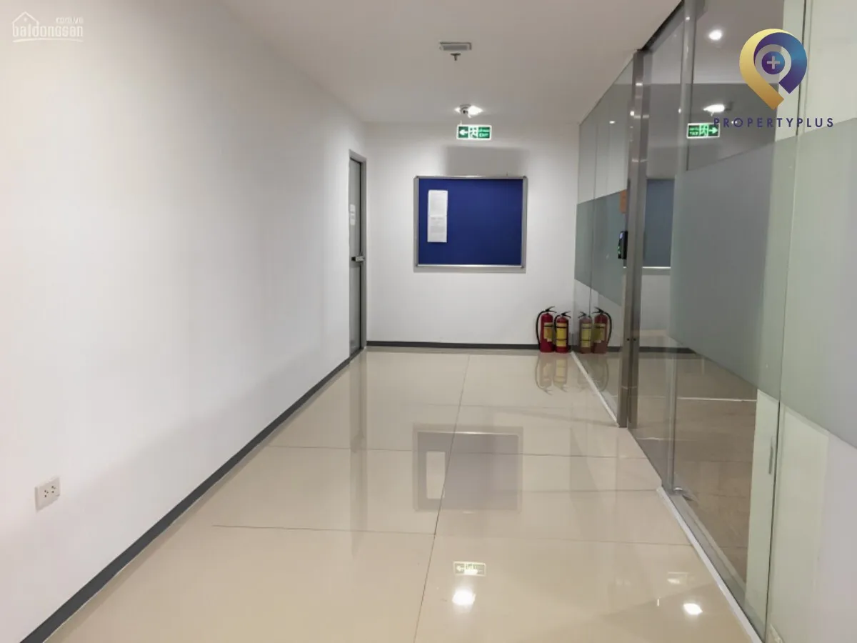 Hành lang văn phòng tại tòa nhà Thiên Sơn Plaza